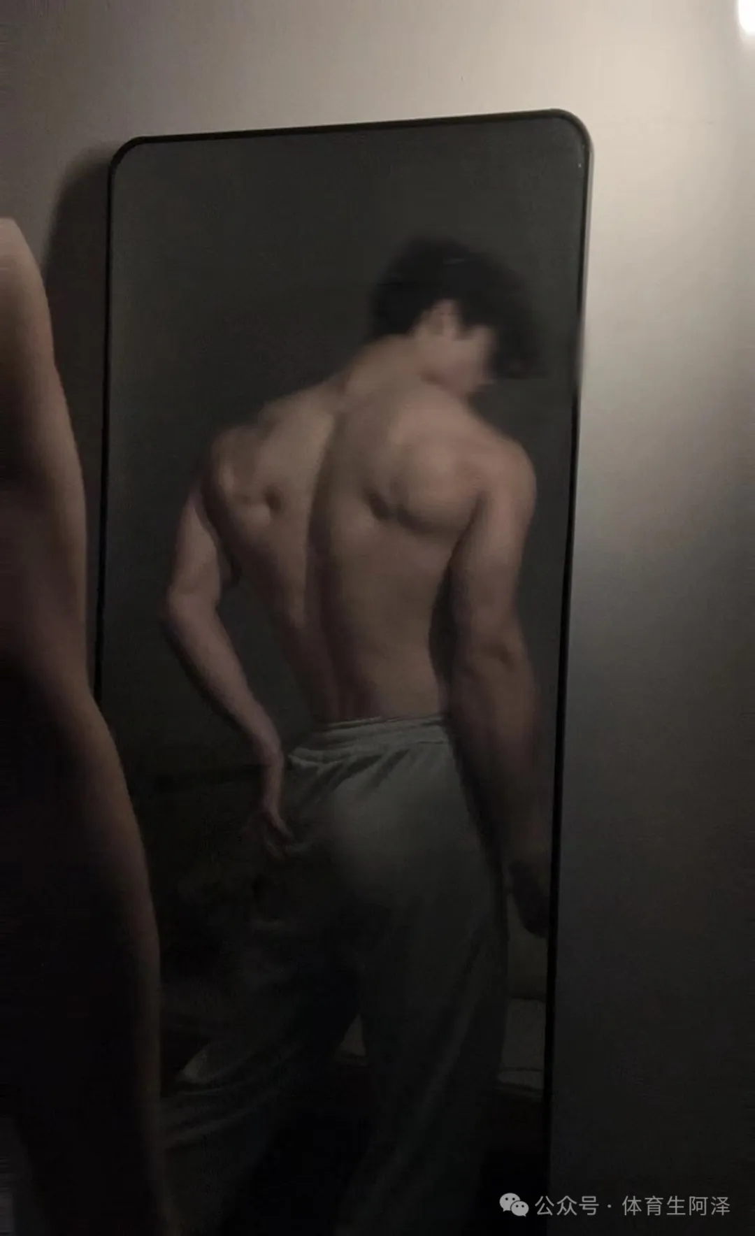 195宽肩窄腰肌肉博主，极品腹肌超带感……（宽肩窄腰的男人太帅）