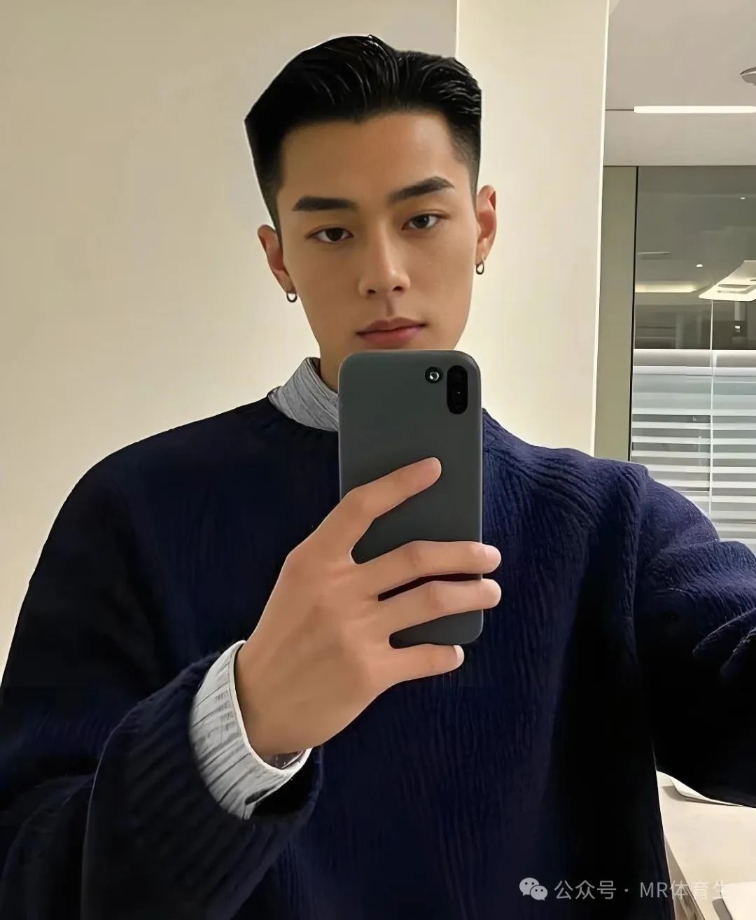 2025春季型男发型指南，这3款造型，让你帅气出圈！（2021年春季男生发型）