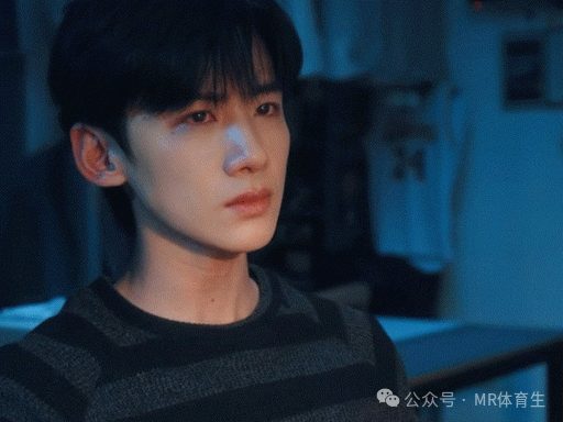 32岁演高中生被央视猛夸！白敬亭一身肌肉，扯下多少演员的‘遮羞布（32岁演高中生算高龄吗）