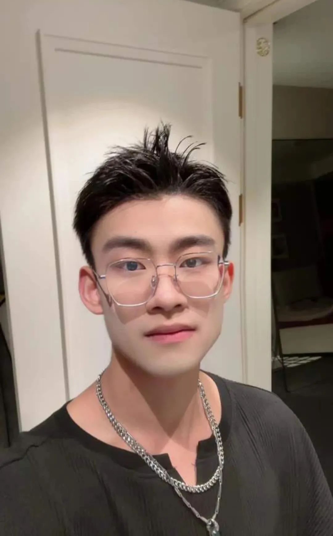 拍过《废土猎人》的子墨大魔王，他现在变成这样了。（猎人英文）