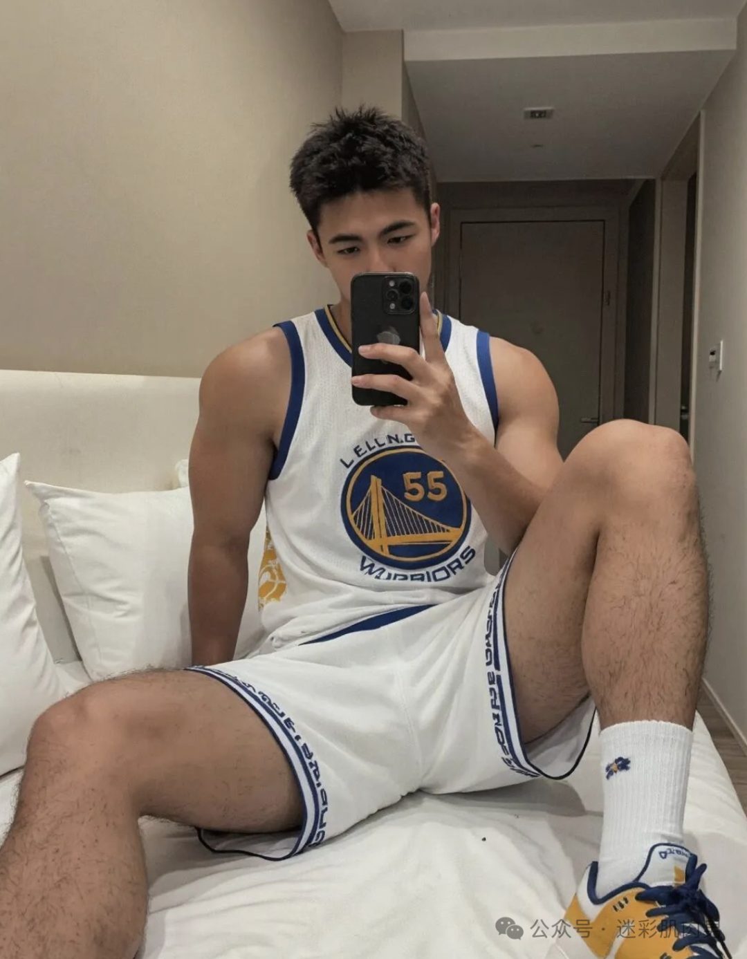 粗壮长腿的篮球小哥岔腿自拍！！（腿长的篮球运动员）