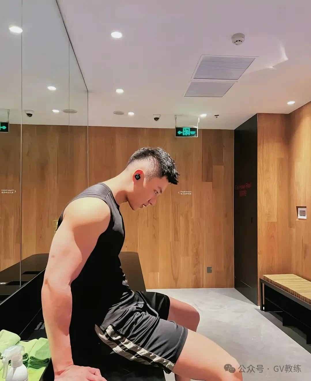 黑皮飞盘壮汉体育生，荷尔蒙运动太猛了（黑皮体育生是什么意思）