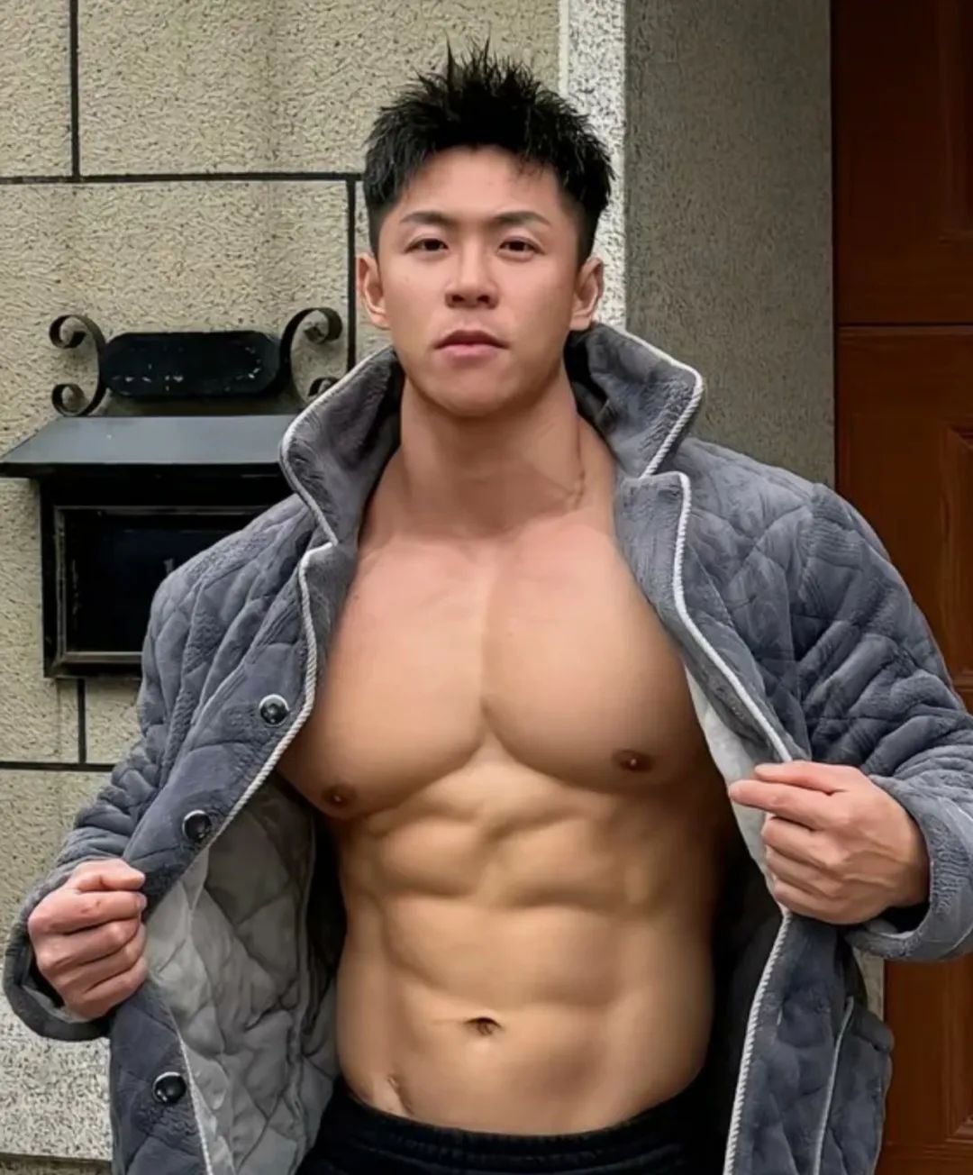 男生别嫌弃“两边铲”发型，这3款潮流又清爽，剪完不帅你打我！（男生发型素材）