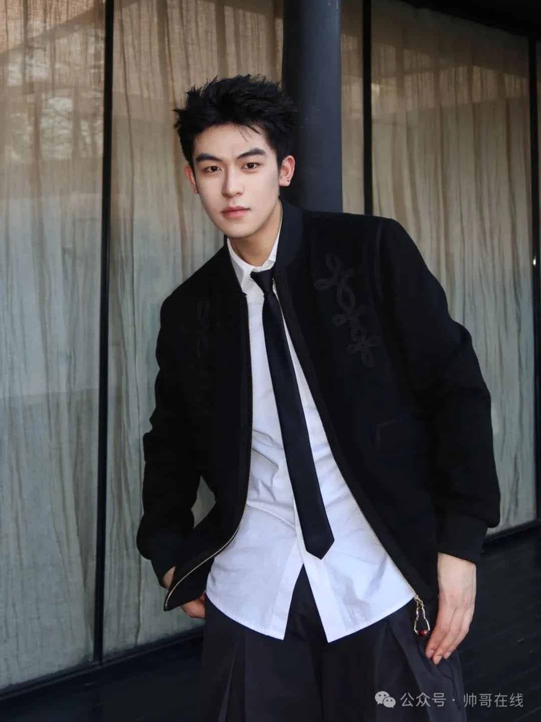 阳光小鲜肉帅哥，治愈系太可爱了!（阳光型小鲜肉帅哥图片）