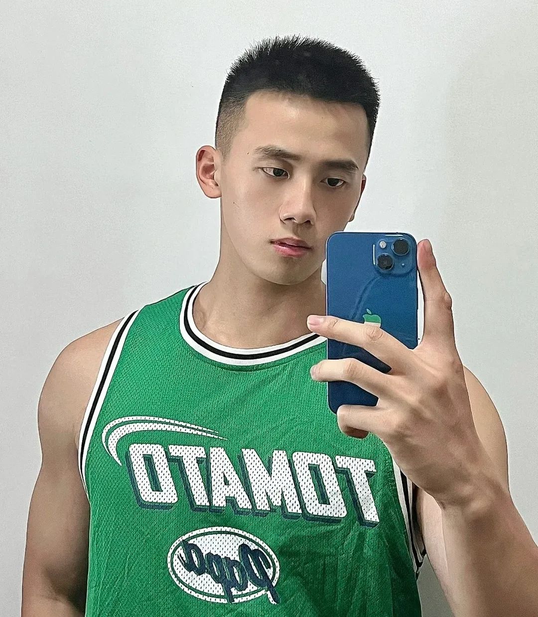 男生理发别只会“稍微剪短”，这3款造型清爽干净，谁剪谁帅气！（男生发型简笔画）